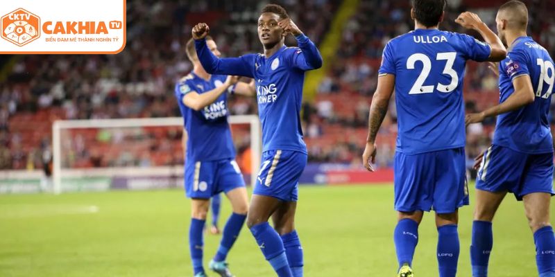 Cảm nhận bầu không khí cuồng nhiệt trên sân cỏ