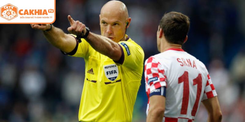 Lý do vì sao trọng tài nổi tiếng nhưng gây tranh cãi được quan tâm 